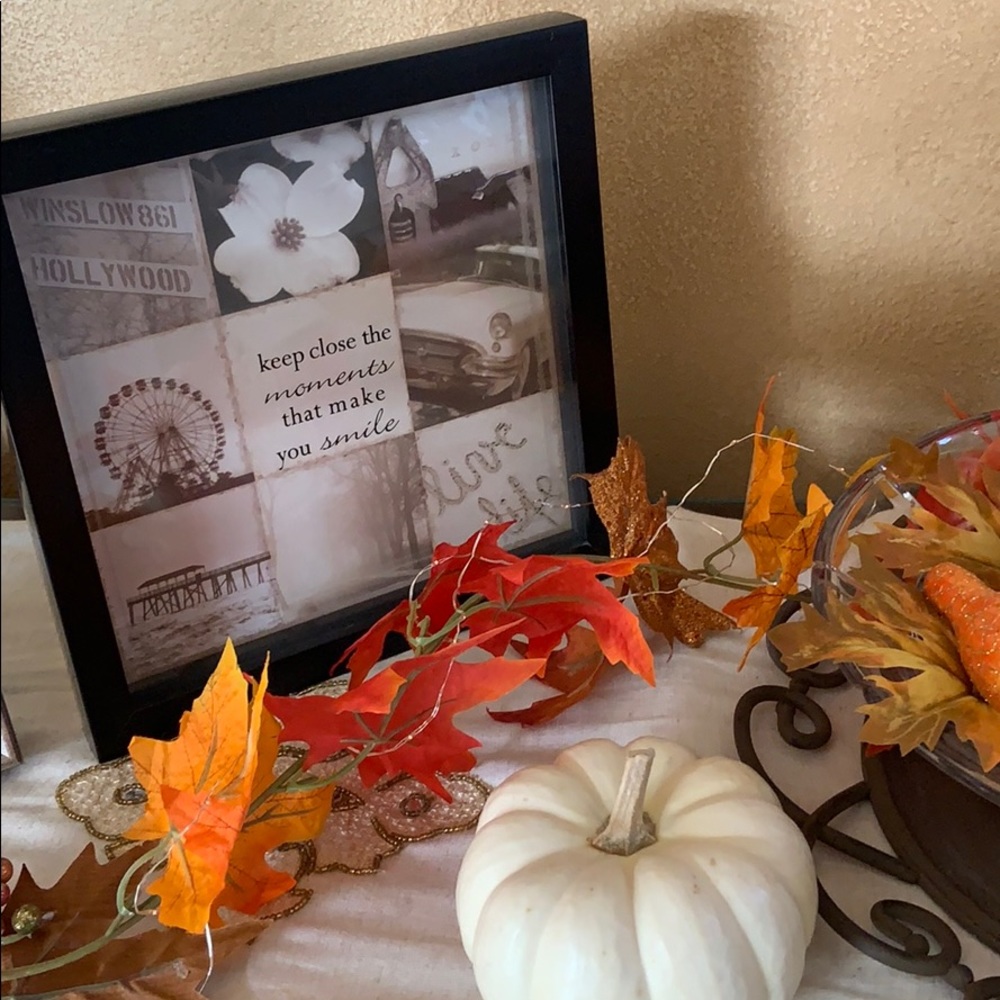 Wall decor picture with frame